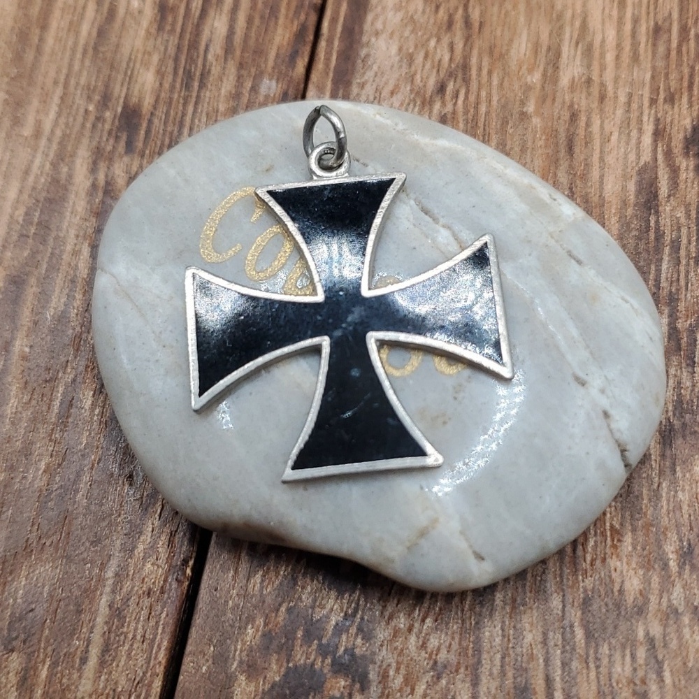 Pirate X‎ pendant